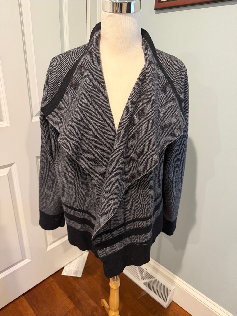 Gabby Isabella Gray & Black Draped Open-Front Cardigan